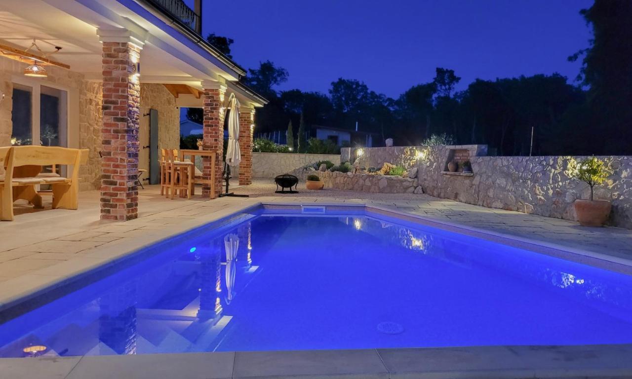 Villa Alara - Charming Villa With Heated Swimming Pool Milohnici Екстериор снимка