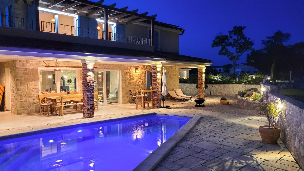 Villa Alara - Charming Villa With Heated Swimming Pool Milohnici Екстериор снимка
