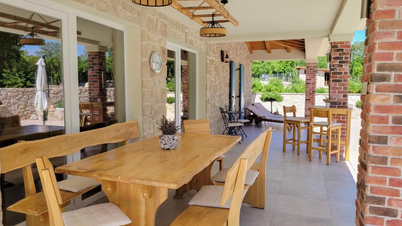 Villa Alara - Charming Villa With Heated Swimming Pool Milohnici Екстериор снимка
