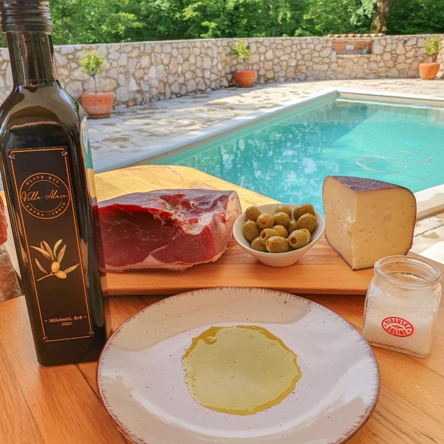 Villa Alara - Charming Villa With Heated Swimming Pool Milohnici Екстериор снимка