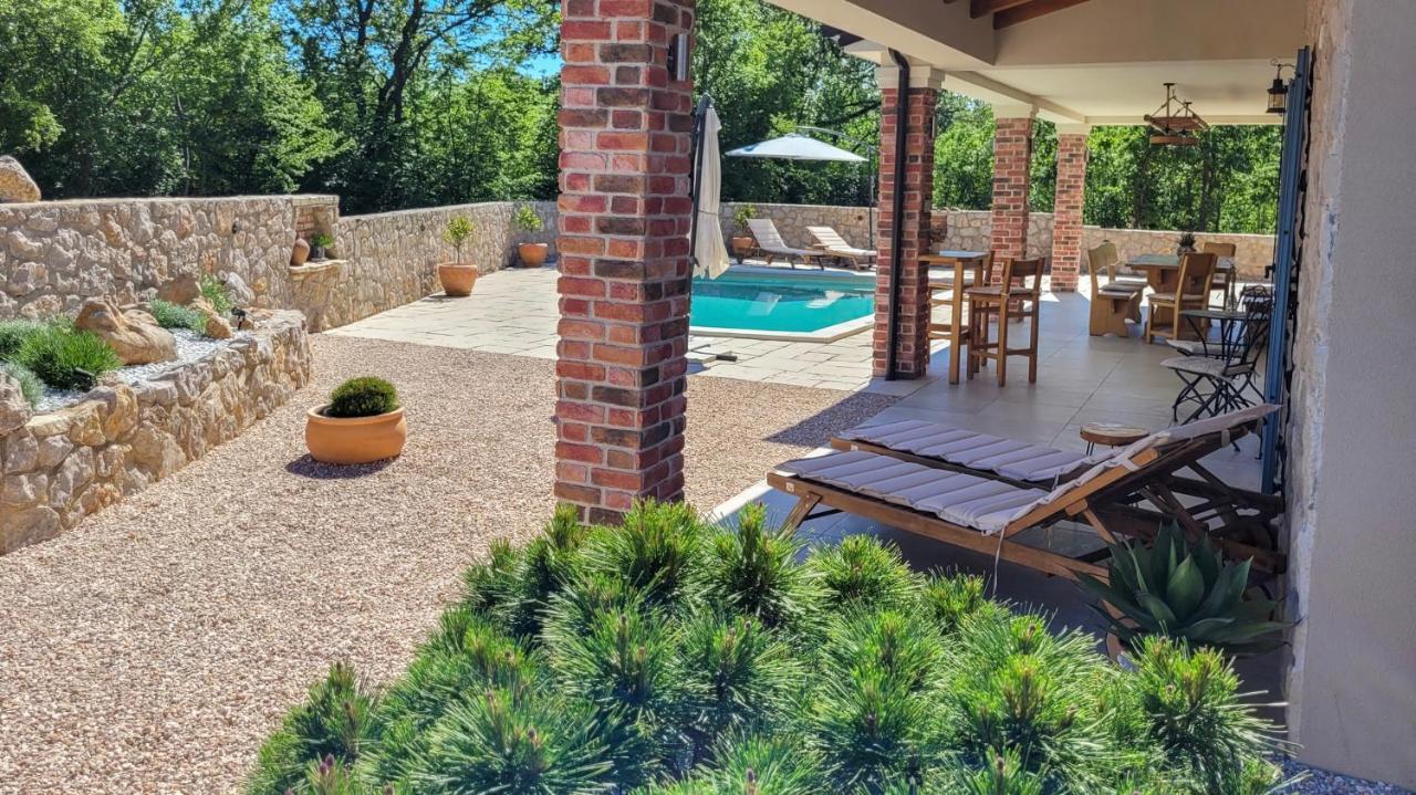 Villa Alara - Charming Villa With Heated Swimming Pool Milohnici Екстериор снимка