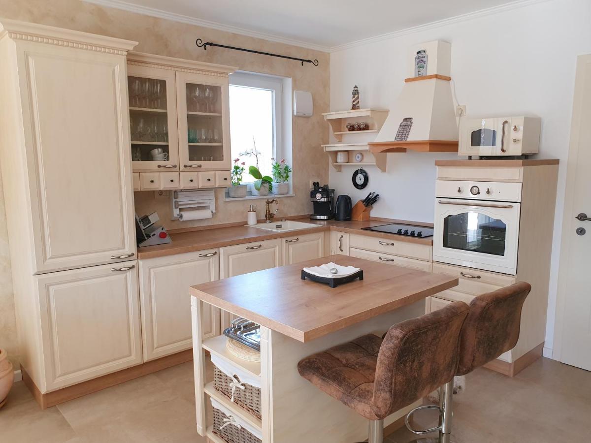 Villa Alara - Charming Villa With Heated Swimming Pool Milohnici Екстериор снимка