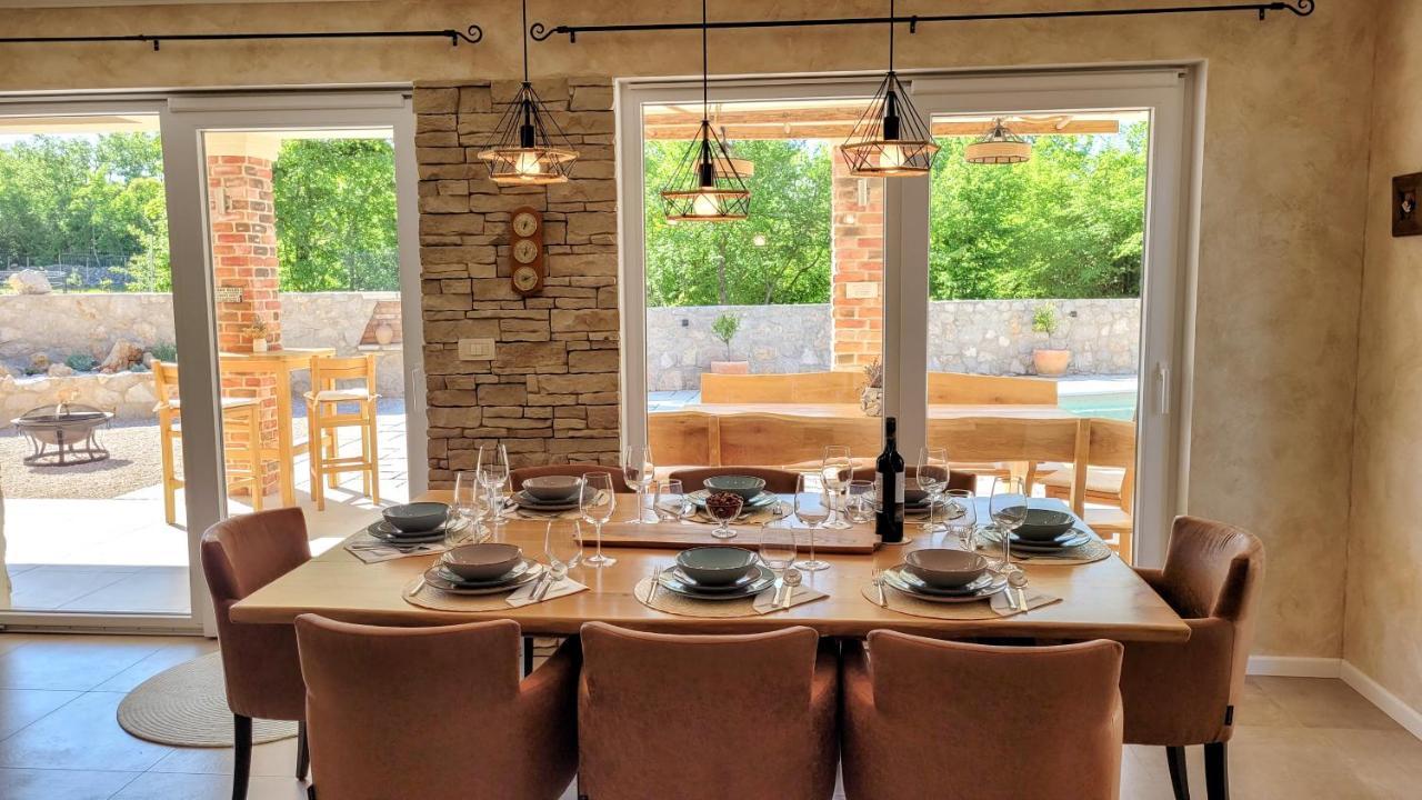 Villa Alara - Charming Villa With Heated Swimming Pool Milohnici Екстериор снимка