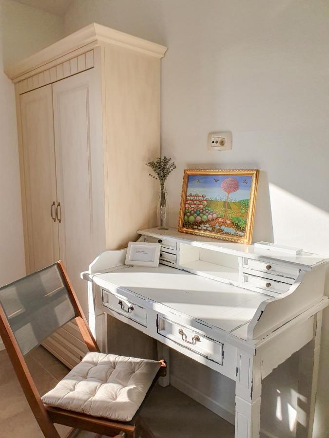 Villa Alara - Charming Villa With Heated Swimming Pool Milohnici Екстериор снимка