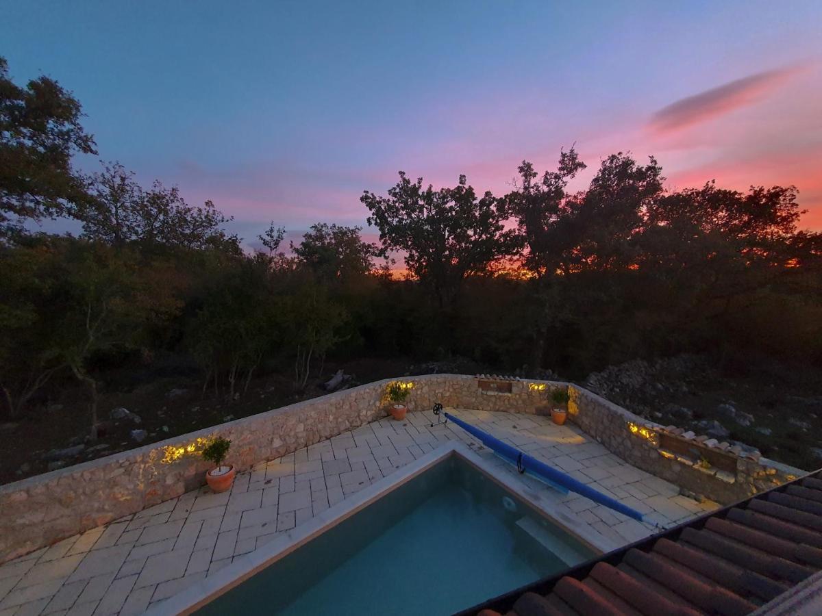 Villa Alara - Charming Villa With Heated Swimming Pool Milohnici Екстериор снимка