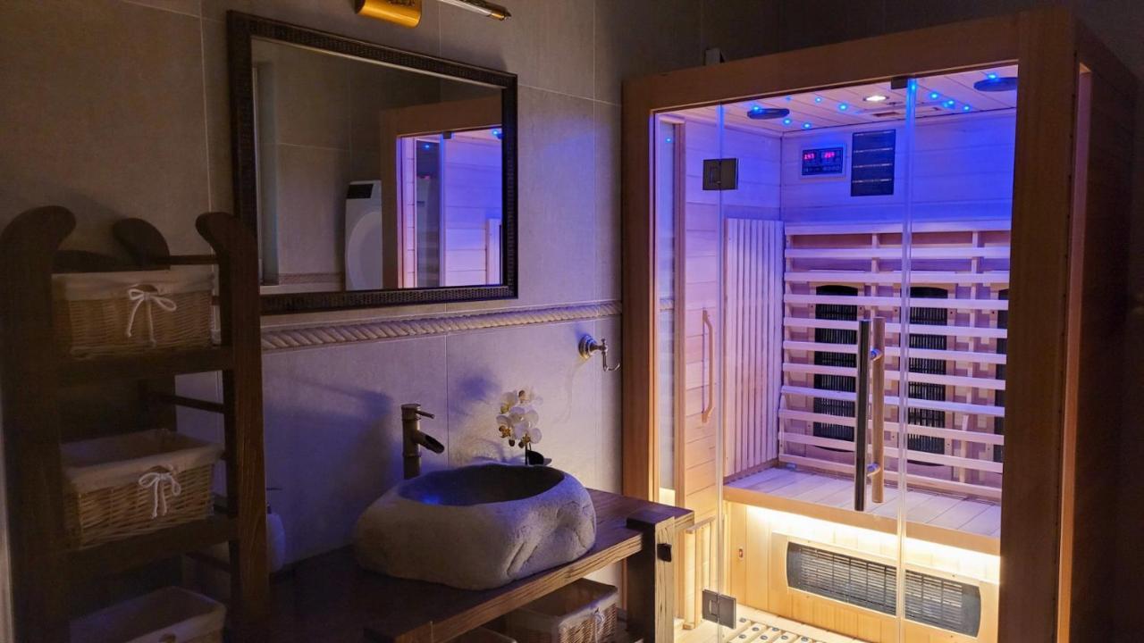 Villa Alara - Charming Villa With Heated Swimming Pool Milohnici Екстериор снимка